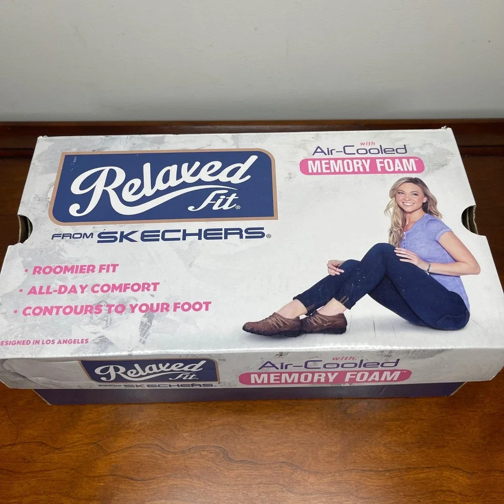 Skechers Relaxed Fit Knit Happens Sneakers Air Cooled Memory Foam‎ Womens 5.5